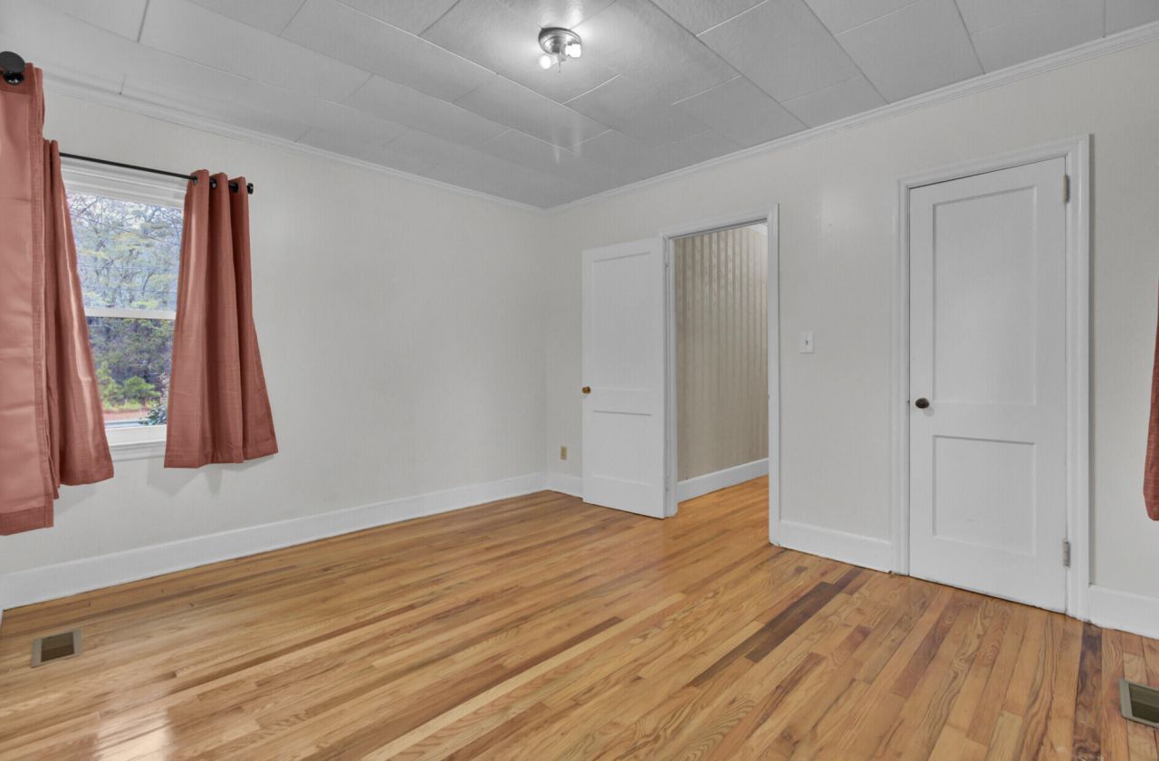 640 Bennett Street Photo 32