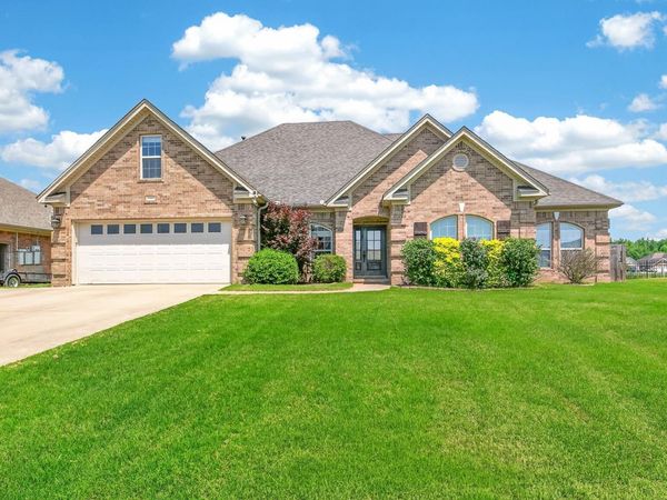 2415 Lakewood Circle, Cabot, AR 72023