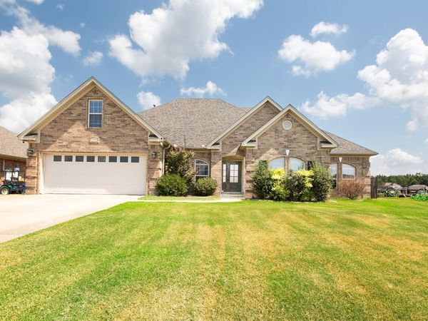 2415 Lakewood Circle, Cabot, AR 72023