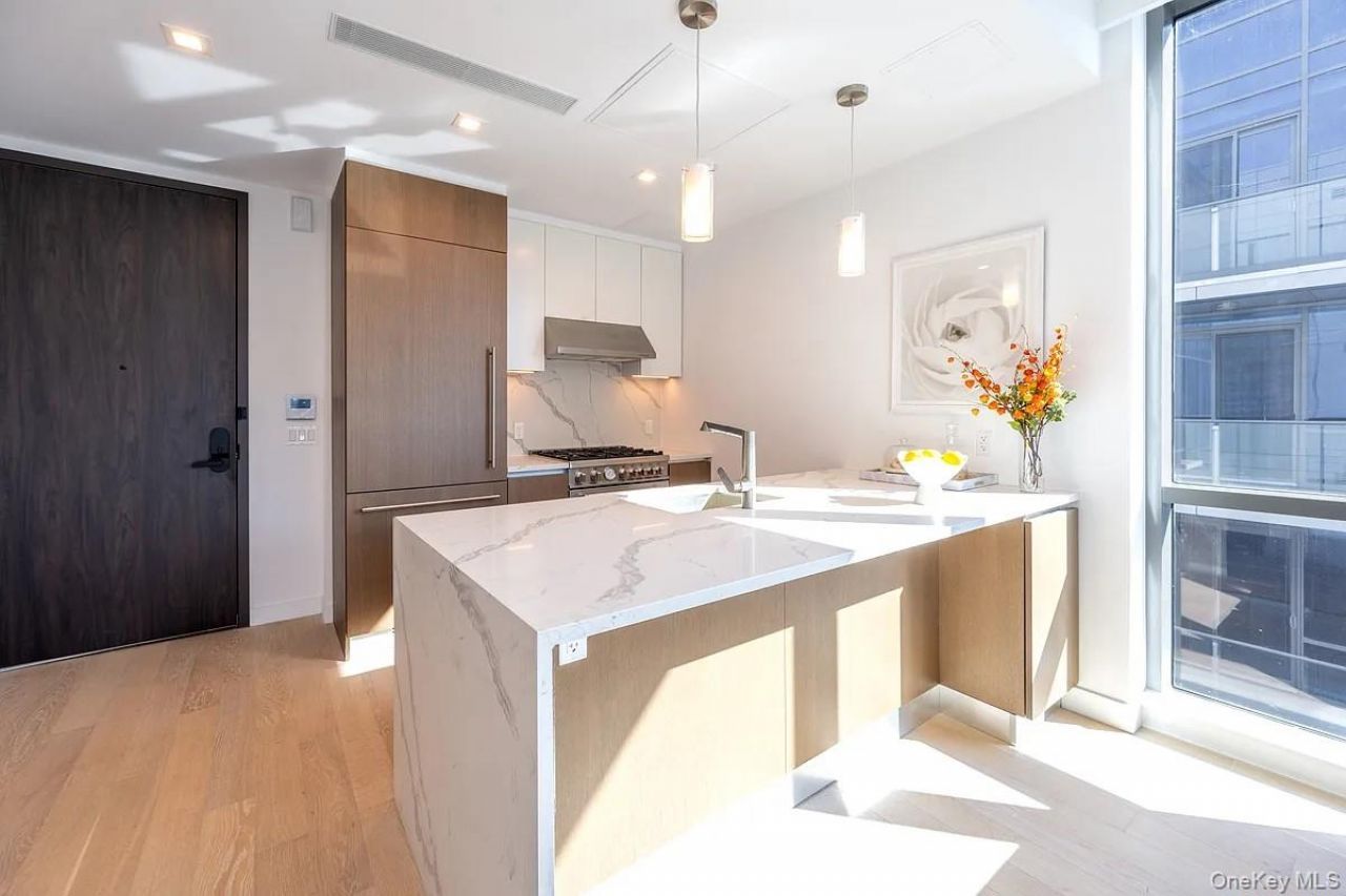 33-66 Farrington Street, Unit 9I, Flushing, NY 11354 Main Photo