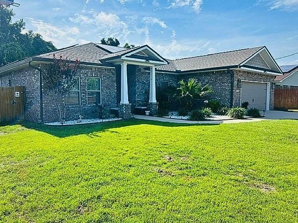 2 W Casa Loma Drive, Mary Esther, FL 32569