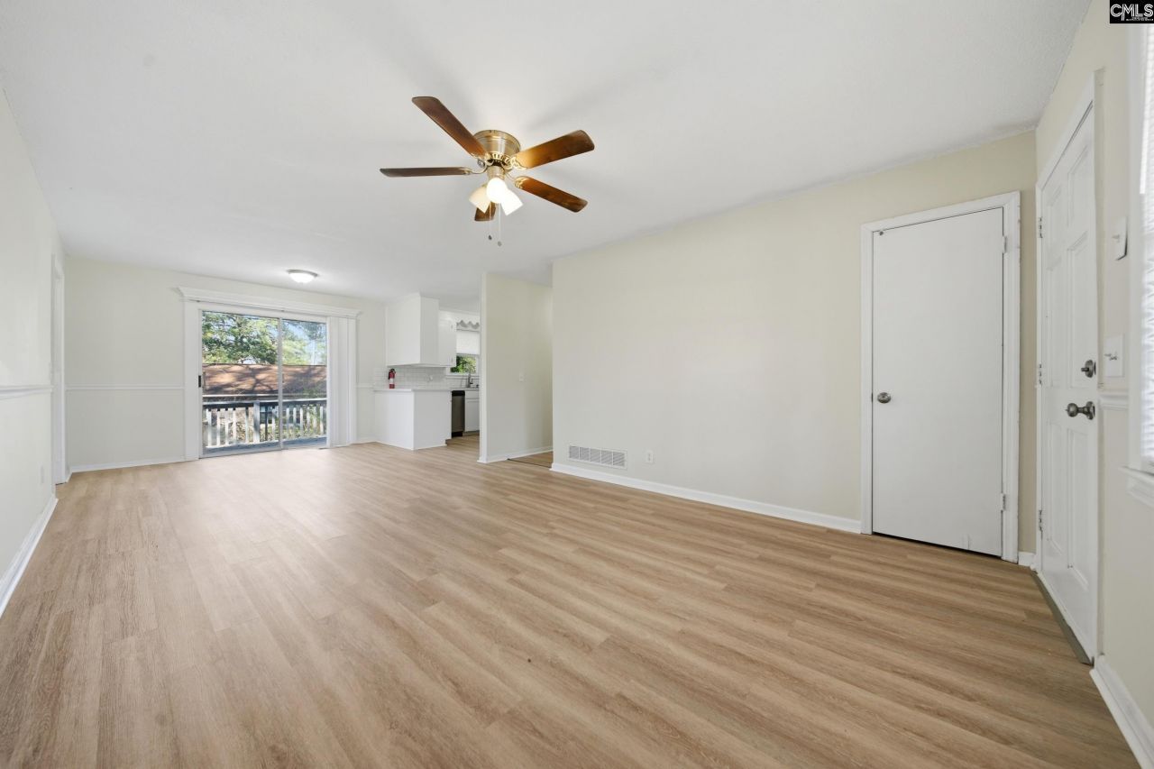 120 Kelly Ct Photo 6