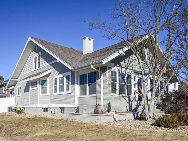 800 E Main Street, Manchester, IA 52057