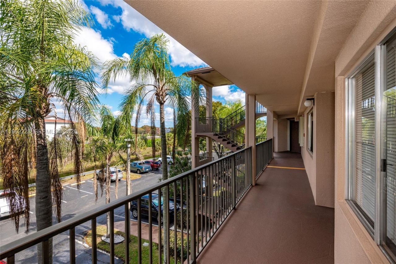 12550 SW 15th St, Unit 302E, Pembroke Pines, FL 33027 Photo