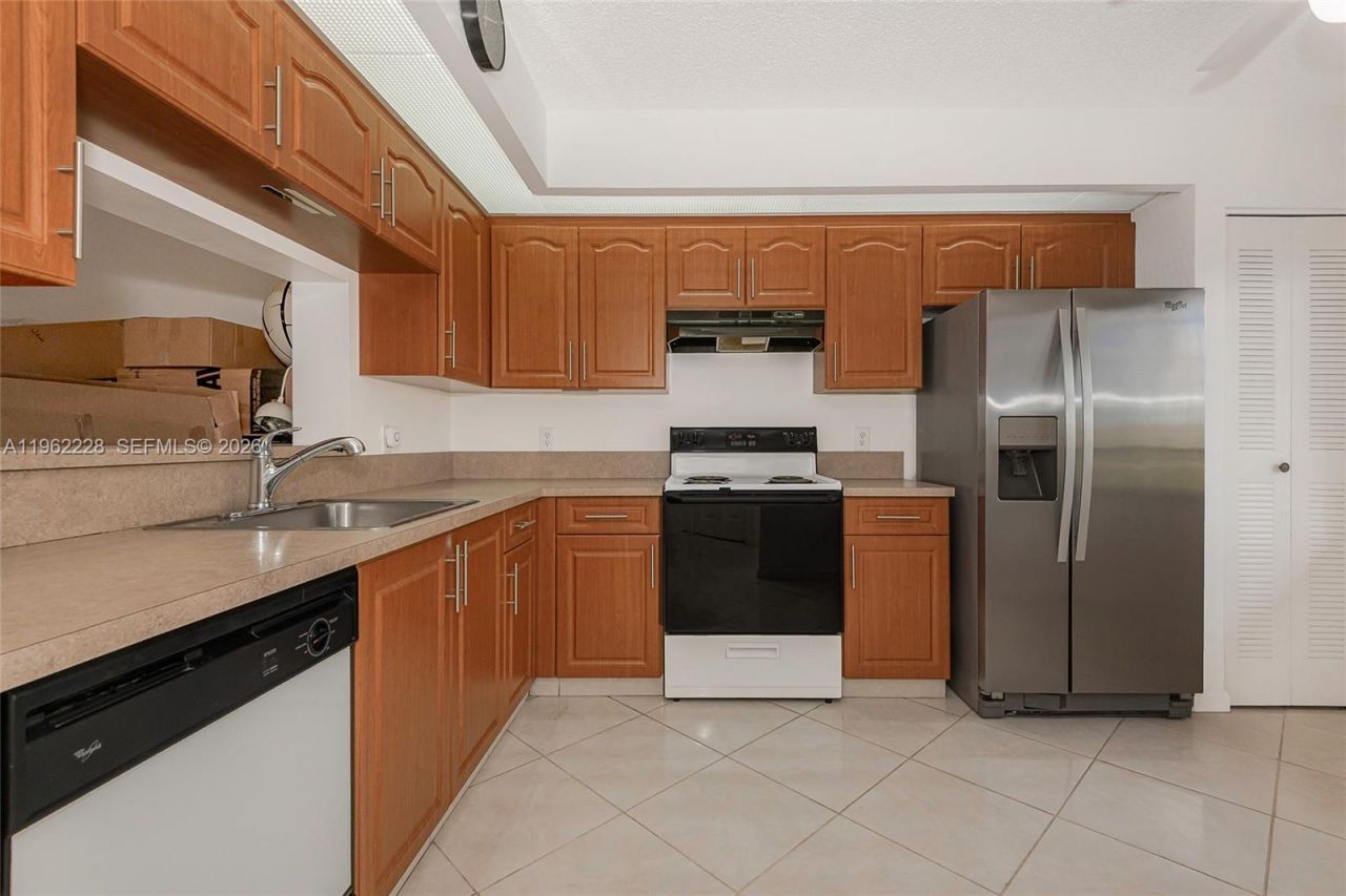 12550 SW 15th St, Unit 302E, Pembroke Pines, FL 33027 Photo