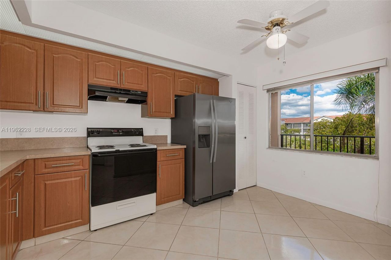 12550 SW 15th St, Unit 302E, Pembroke Pines, FL 33027 Photo
