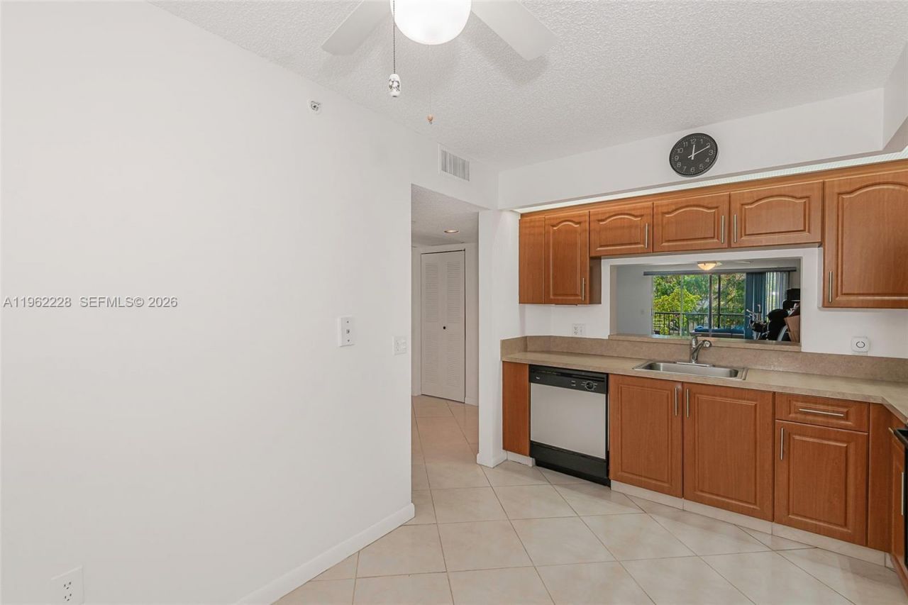 12550 SW 15th St, Unit 302E, Pembroke Pines, FL 33027 Photo