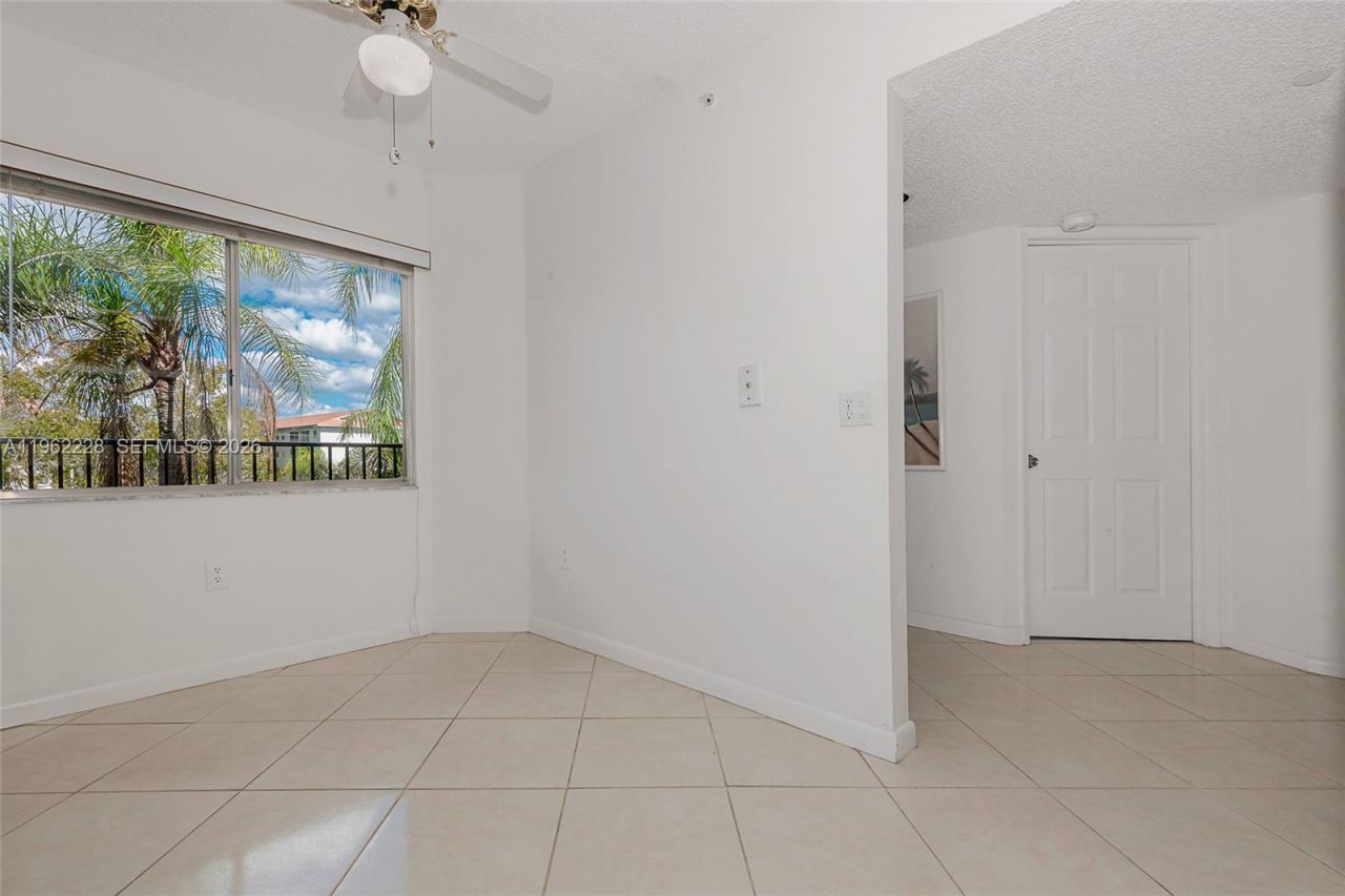 12550 SW 15th St, Unit 302E, Pembroke Pines, FL 33027 Photo