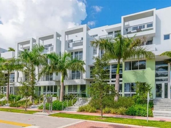 89 N Shore Dr , Miami Beach, FL 33141