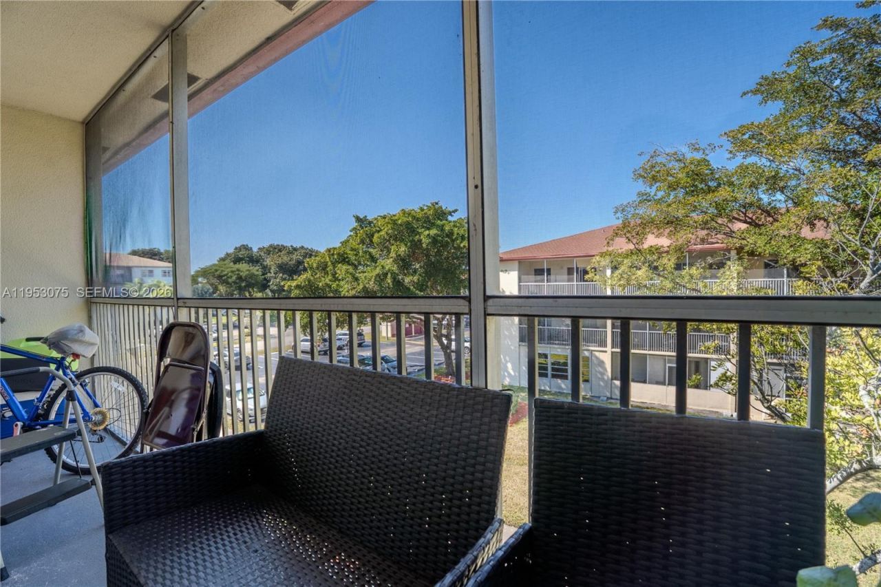 251 SW 134th Way, Unit 302M, Pembroke Pines, FL 33027 Photo