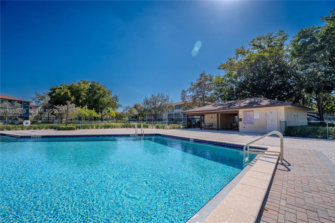 251 SW 134th Way, Unit 302M, Pembroke Pines, FL 33027 Photo