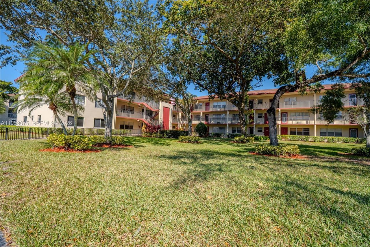251 SW 134th Way, Unit 302M, Pembroke Pines, FL 33027 Photo