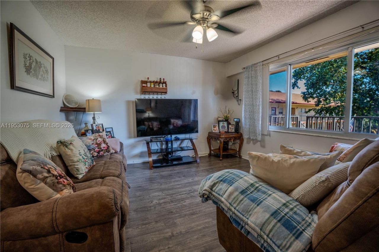 251 SW 134th Way, Unit 302M, Pembroke Pines, FL 33027 Photo