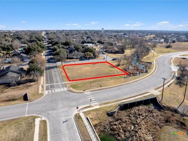 3949 Pinehurst Drive , Taylor, TX 76574