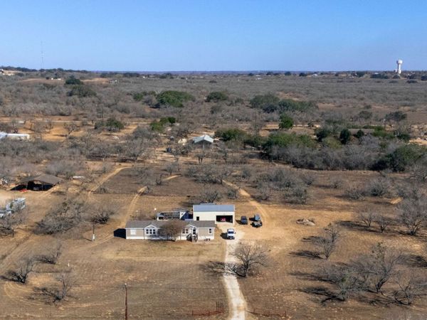 225 Quail Run, Lytle, TX 78052