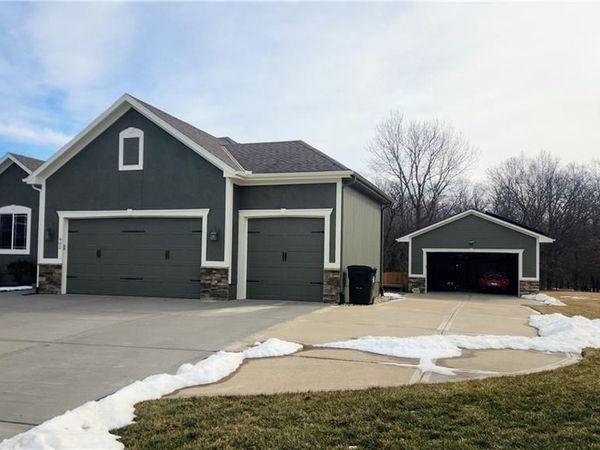 902 Buckeye Lane, Pleasant Hill, MO 64080