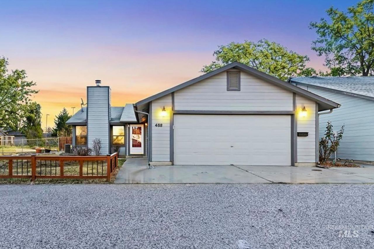 488 N Chambers Ln, Boise, ID 83706 Main Photo