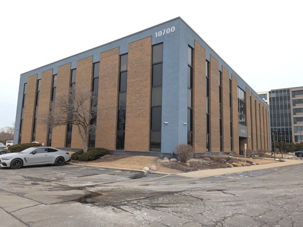 10700 W Higgins Road, Unit 340, Rosemont, IL 60018