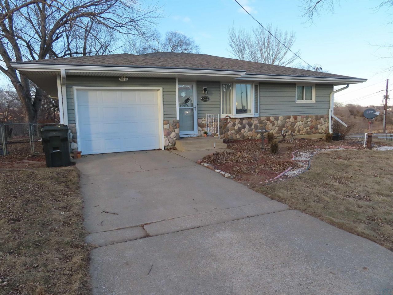 4228 Old Lakeport Road, Sioux City, IA 51106 Main Photo