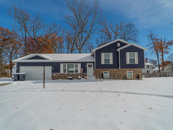 695 Cross Meadows Drive, Valparaiso, IN 46385
