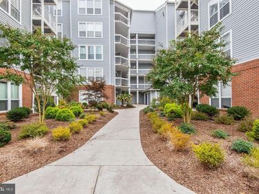 3179 SUMMIT SQUARE DRIVE, Unit 2-B6, OAKTON, VA 22124