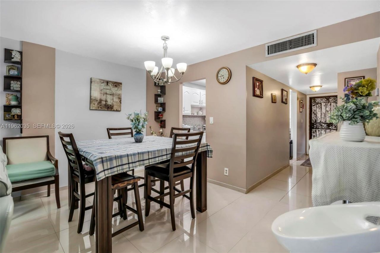 2649 NW 48th Ter , Unit 130, Lauderdale Lakes, FL 33313 Photo