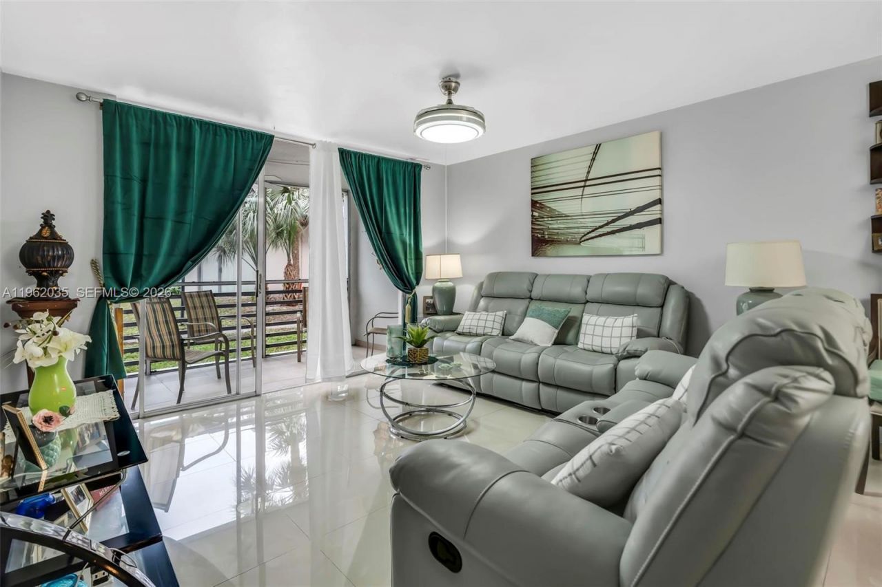 2649 NW 48th Ter , Unit 130, Lauderdale Lakes, FL 33313 Photo