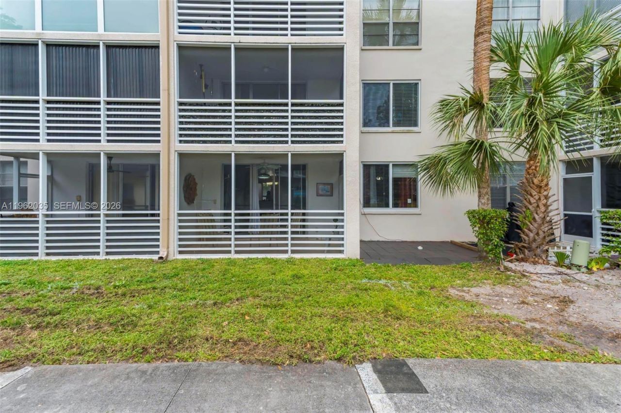 2649 NW 48th Ter , Unit 130, Lauderdale Lakes, FL 33313 Photo