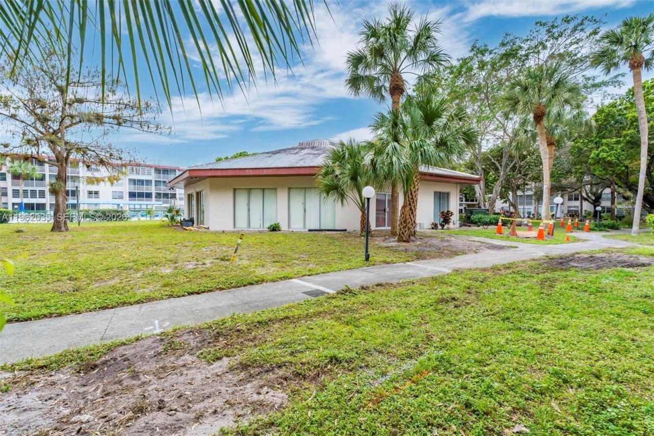 2649 NW 48th Ter , Unit 130, Lauderdale Lakes, FL 33313 Photo