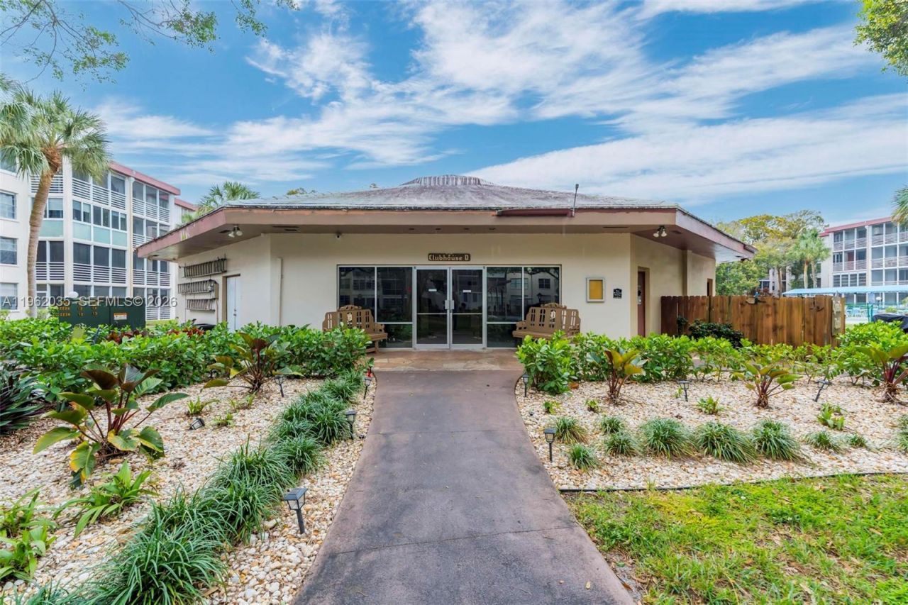 2649 NW 48th Ter , Unit 130, Lauderdale Lakes, FL 33313 Photo