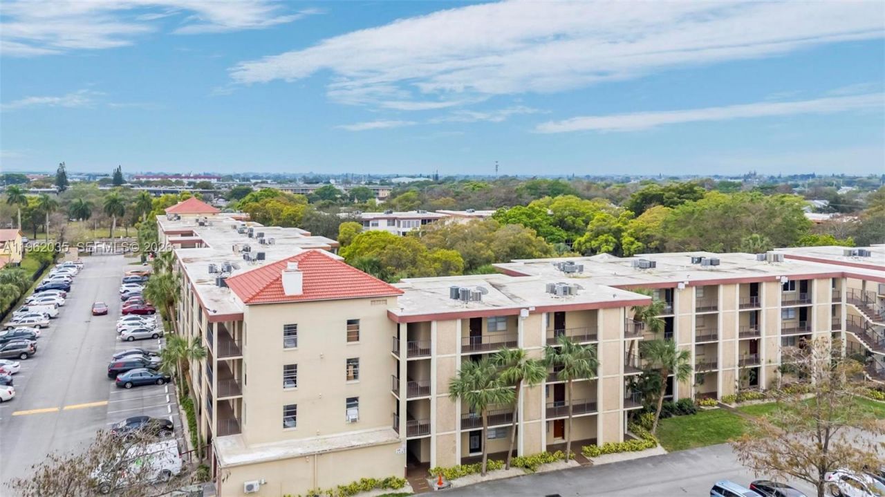 2649 NW 48th Ter , Unit 130, Lauderdale Lakes, FL 33313 Photo