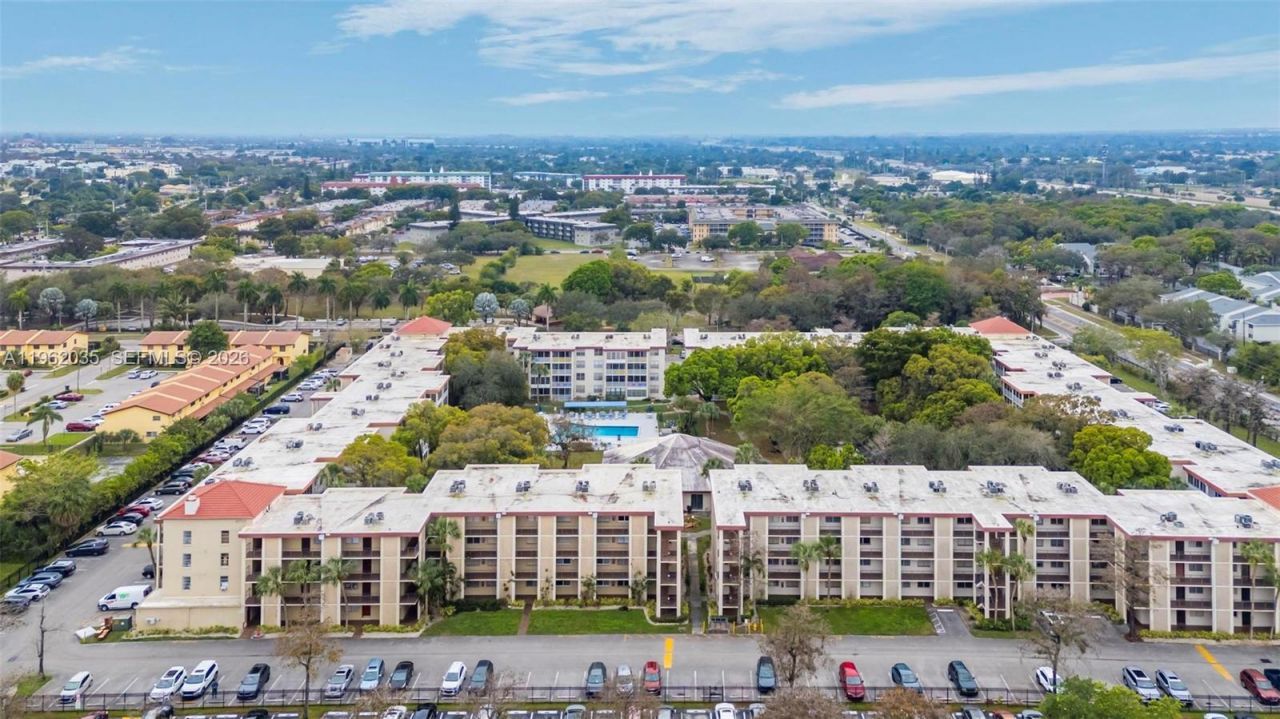 2649 NW 48th Ter , Unit 130, Lauderdale Lakes, FL 33313 Photo