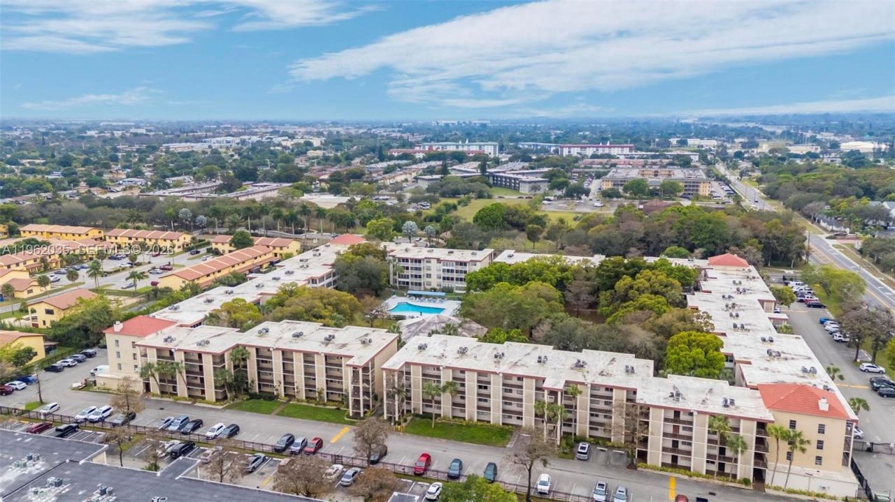 2649 NW 48th Ter , Unit 130, Lauderdale Lakes, FL 33313 Photo