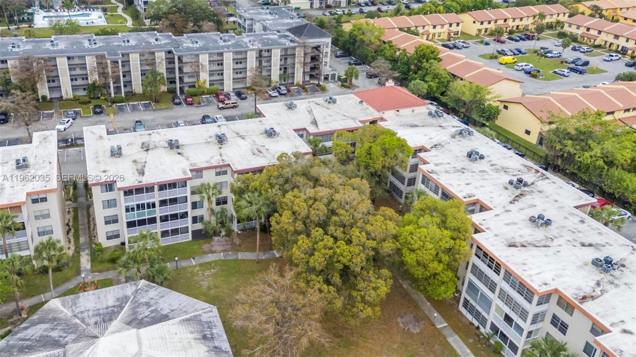 2649 NW 48th Ter , Unit 130, Lauderdale Lakes, FL 33313 Photo