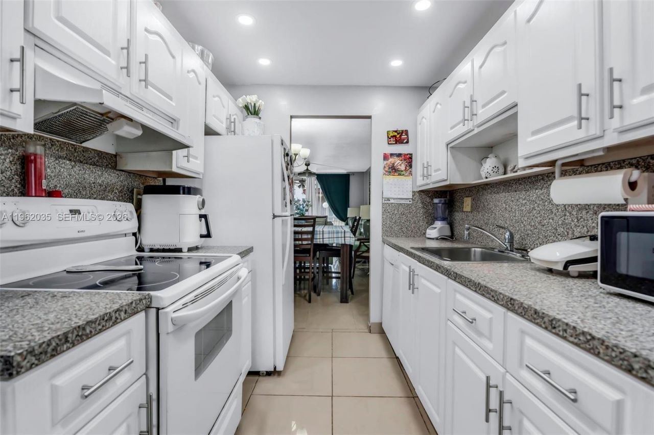 2649 NW 48th Ter , Unit 130, Lauderdale Lakes, FL 33313 Photo