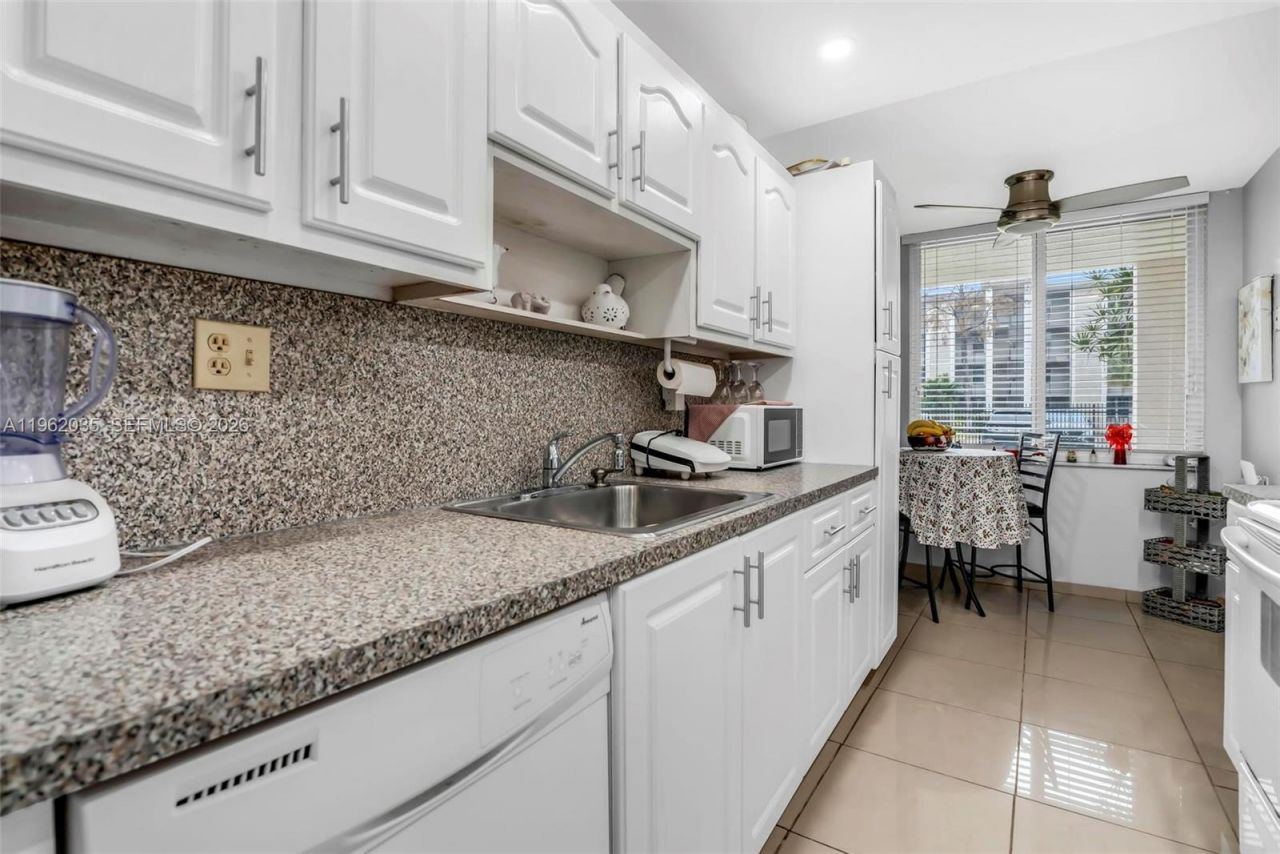 2649 NW 48th Ter , Unit 130, Lauderdale Lakes, FL 33313 Photo