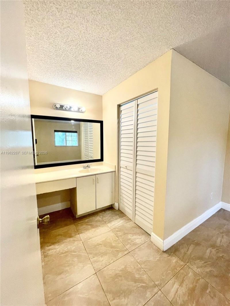 3690 N 56th Ave , Unit 921, Hollywood, FL 33021 Photo