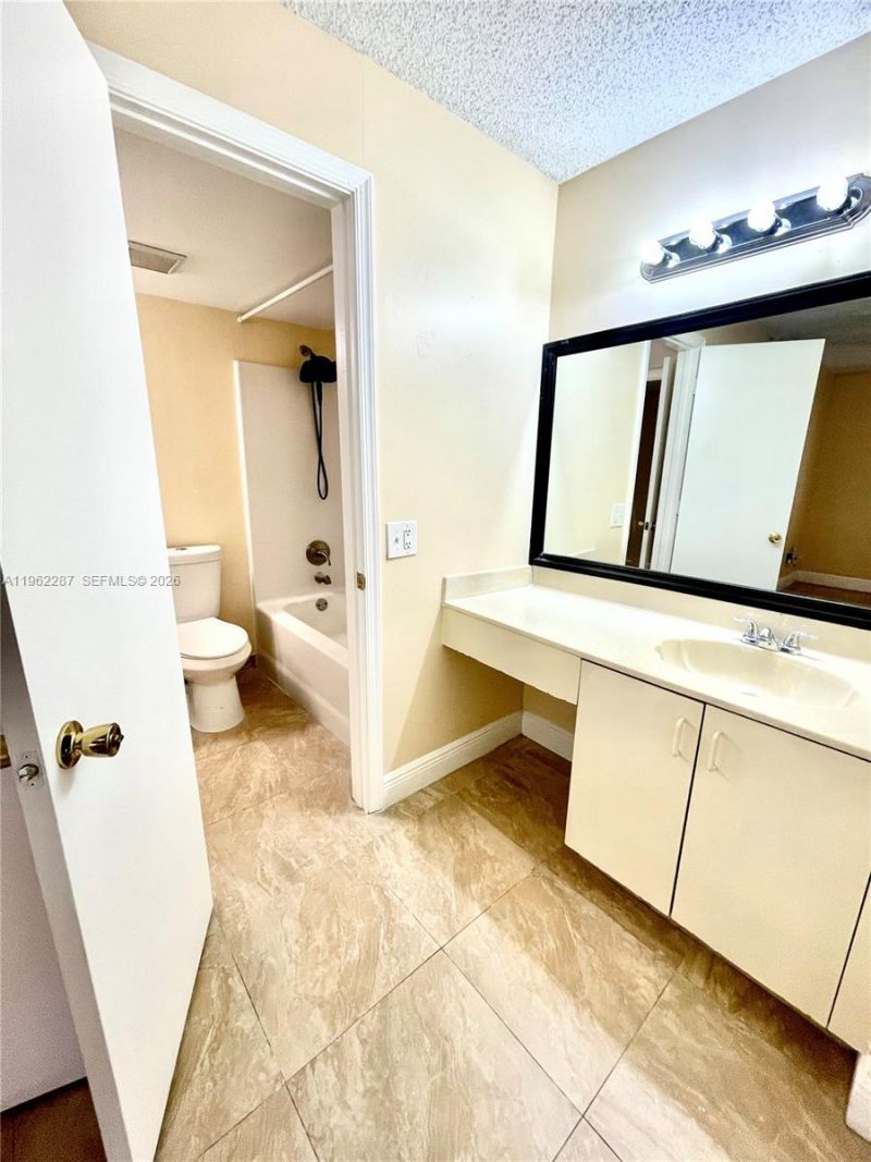 3690 N 56th Ave , Unit 921, Hollywood, FL 33021 Photo