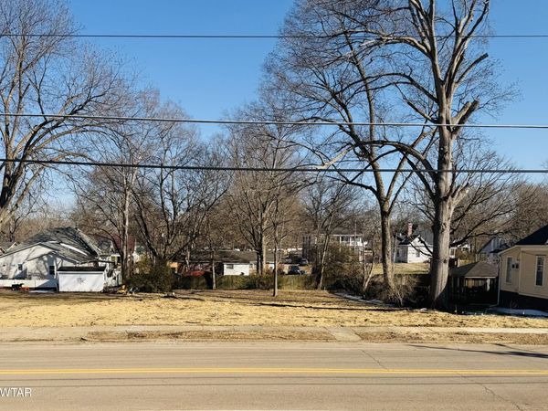 611 S College Street , Trenton, TN 38382