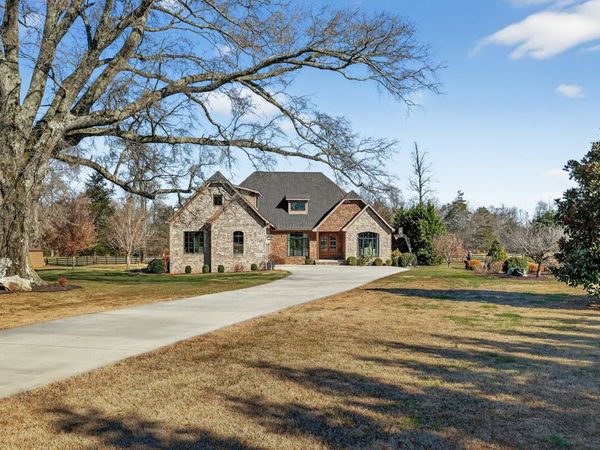 1001 Williams St , Decherd, TN 37324