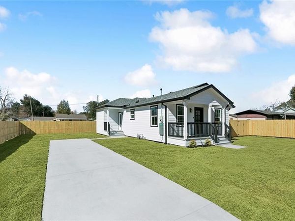 587 W EASY Street, Destrehan, LA 70047