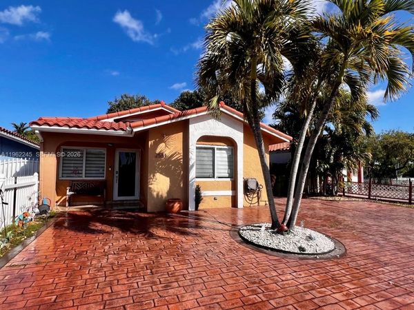 2551 W 64th Pl, Hialeah, FL 33016