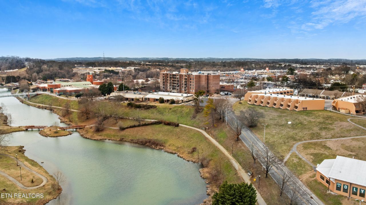 504 Regal Tower, Maryville, TN 37804 Main Photo