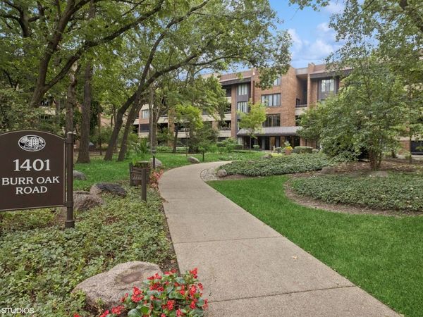 1401 Burr Oak Road, Unit 105B, Hinsdale, IL 60521
