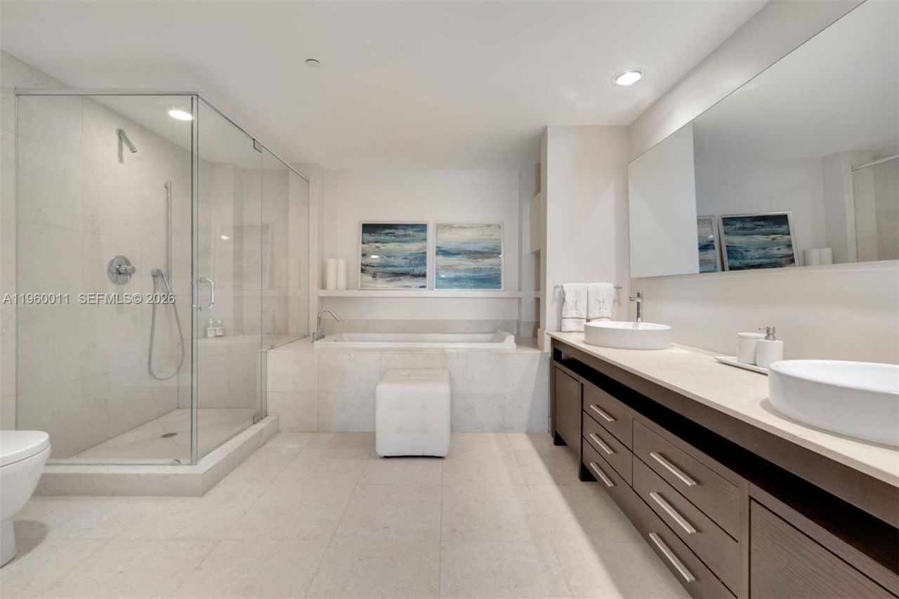 465 Brickell Ave , Unit 2703, Miami, FL 33131 Photo