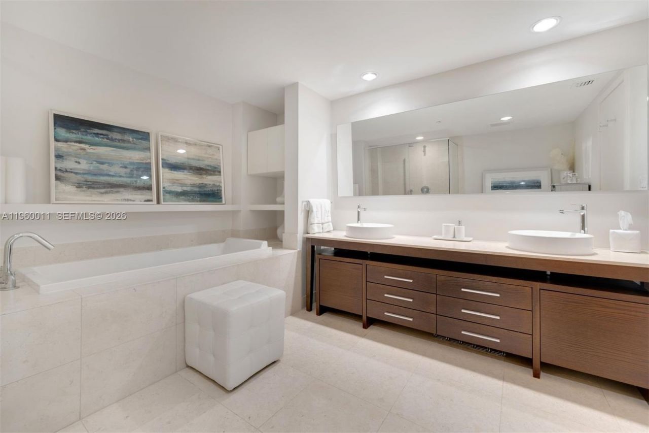 465 Brickell Ave , Unit 2703, Miami, FL 33131 Photo