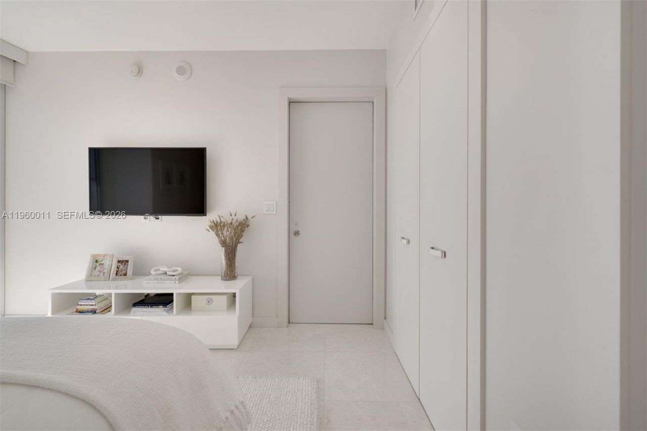 465 Brickell Ave , Unit 2703, Miami, FL 33131 Photo