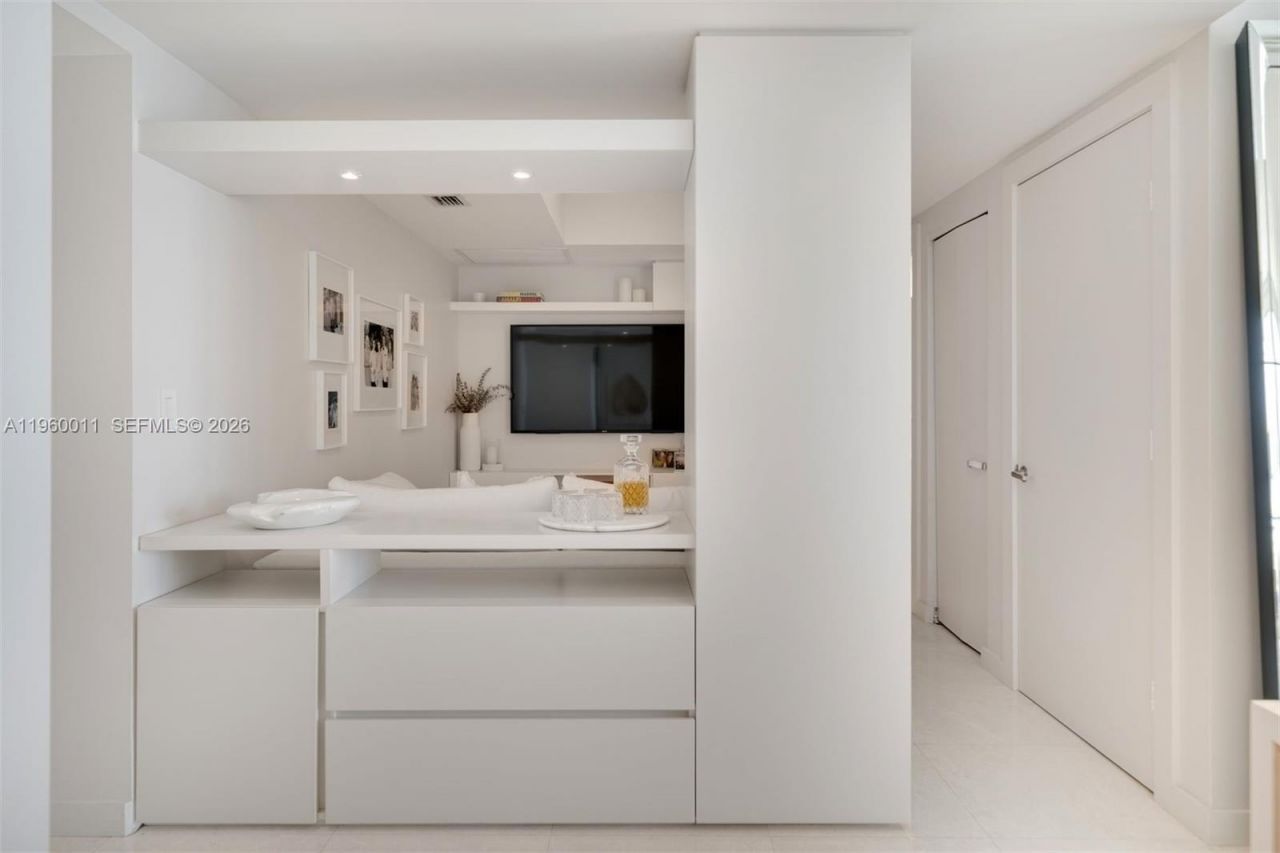 465 Brickell Ave , Unit 2703, Miami, FL 33131 Photo