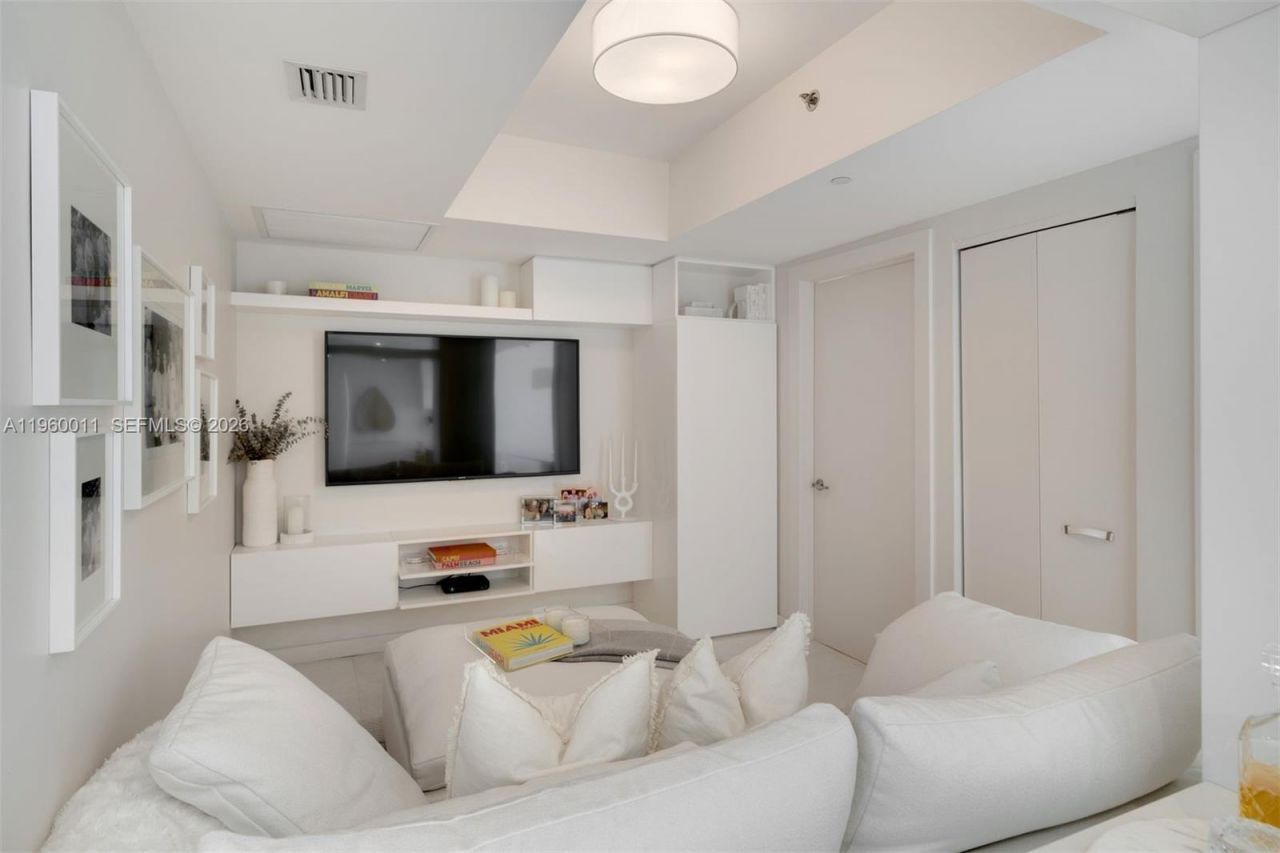 465 Brickell Ave , Unit 2703, Miami, FL 33131 Photo