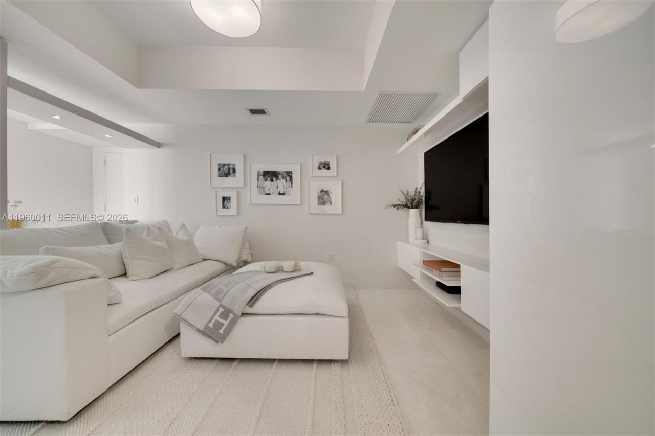 465 Brickell Ave , Unit 2703, Miami, FL 33131 Photo